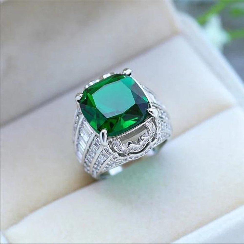NEW 925 STERLING SILVER DIAMOND SQUARE RING, CUTE RING, SHINY RING. - Picture 3 of 4